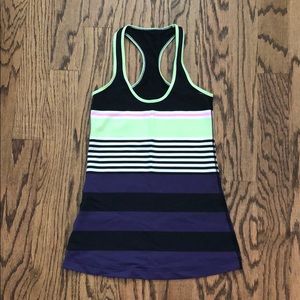 Lululemon sz 4 CRB tank EUC Seawheeze